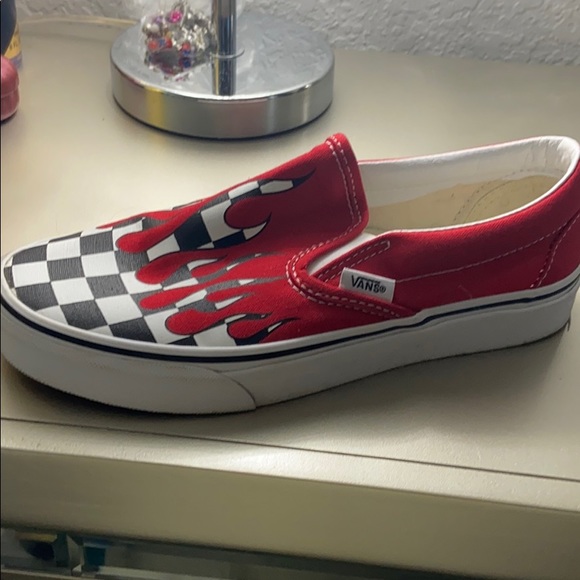 size 7 checkered vans